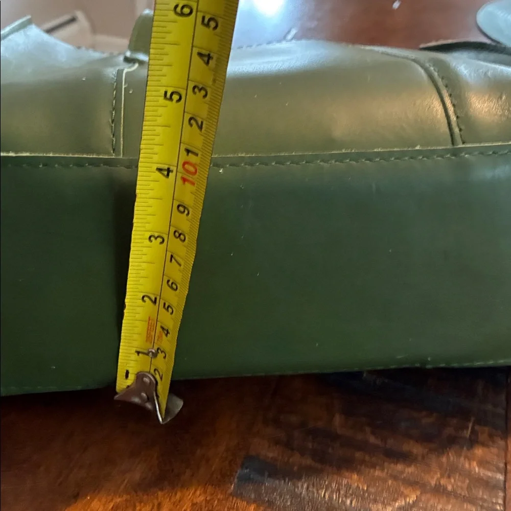 Portland Leather Lola zip tote in pine - Picture 11 of 13